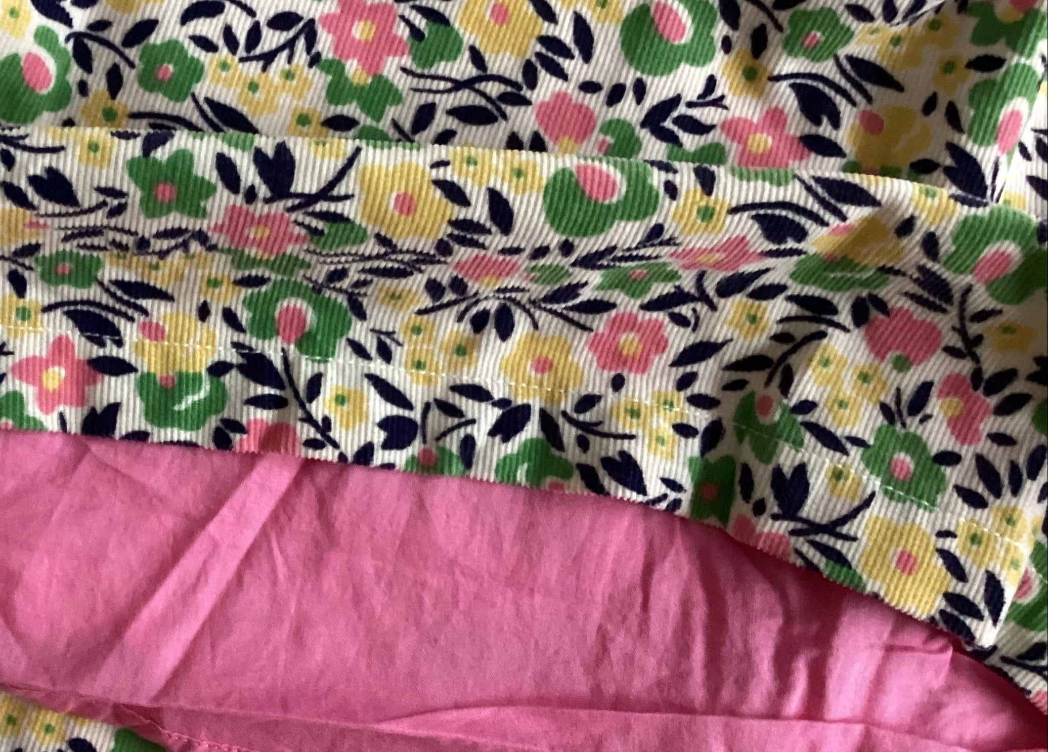 Boden Baby Kleid mit buntem Blumenmuster in Grün, Rosa, Gelb und Dunkelblau, Gr. 86 (12–18 Monate) Innenkleid