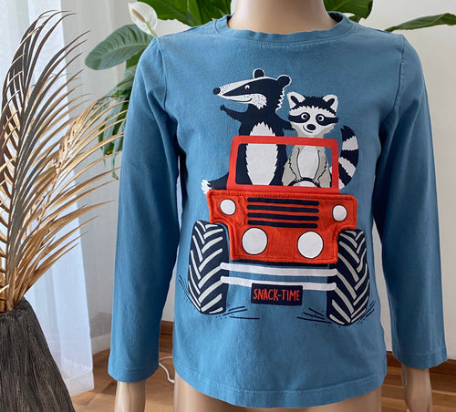 C&A Jungen Langarmshirt Größe 104 blau mit Tiermotiv Auto Waschbär Dachs vorne Gesamtansicht