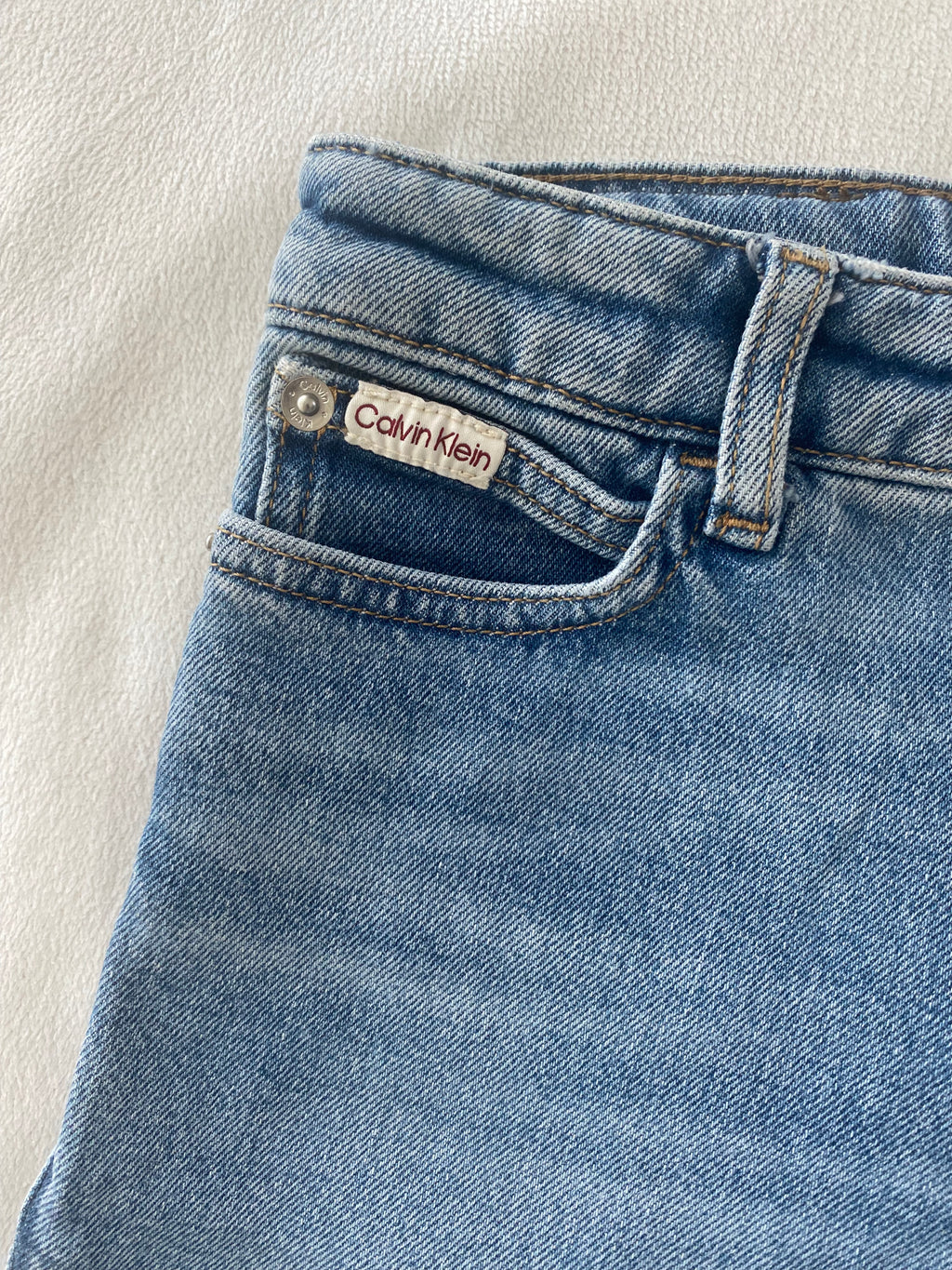 Calvin Klein Jeans Shorts Mädchen Größe 116 hellblaue Denim-Shorts neu mit Etikett Markenlogo