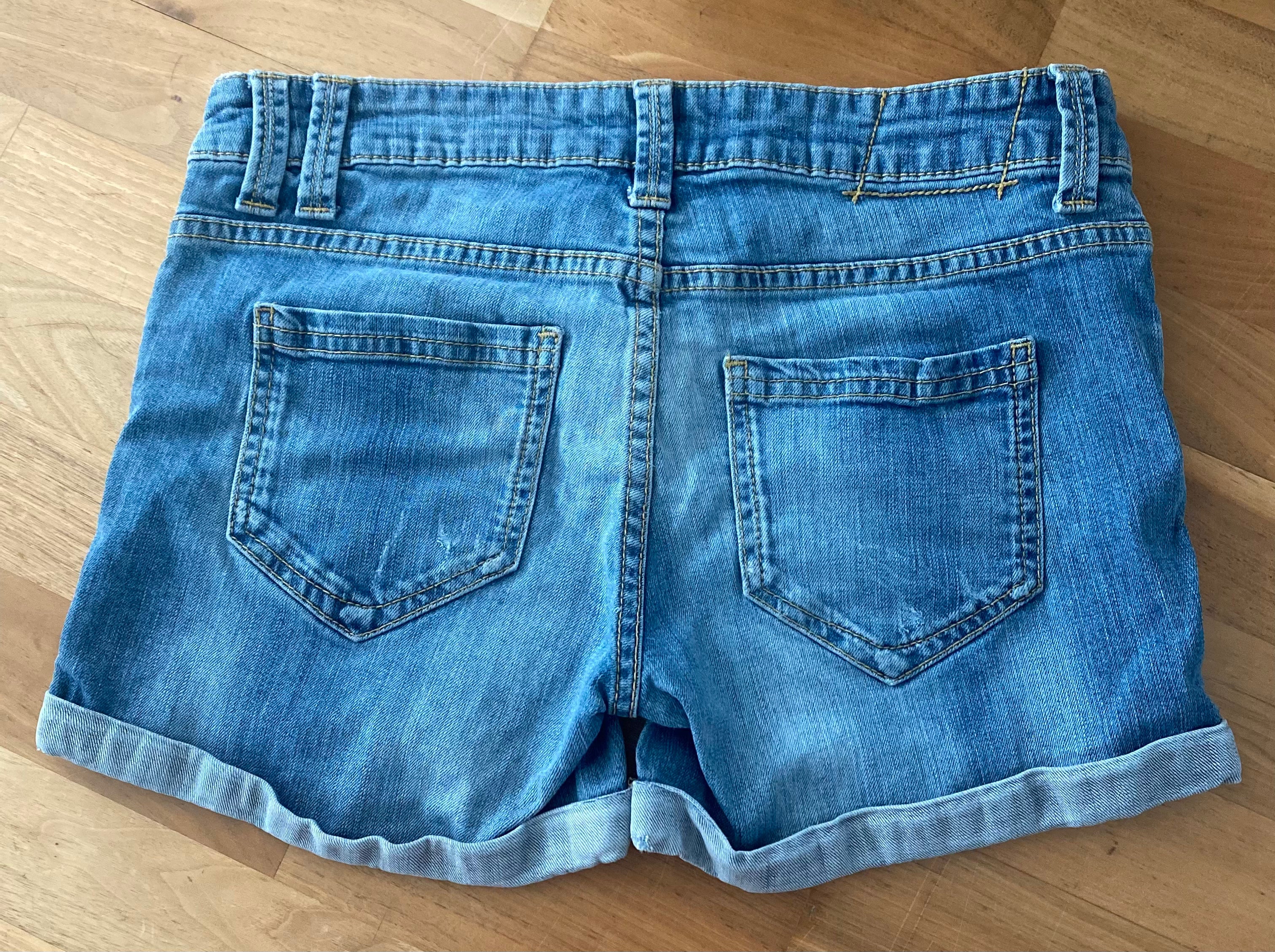 Clockhouse Damen Jeans Shorts hellblau mit Umschlag und Used-Waschung Rückansicht