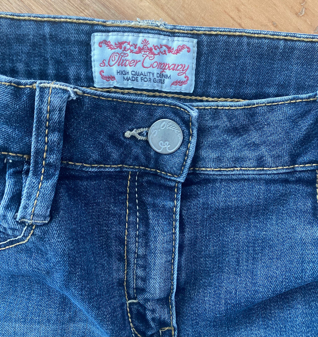 Damen Jeans-Minirock in blauer Denim-Waschung mit klassischem Schnitt und Taschen. Logo