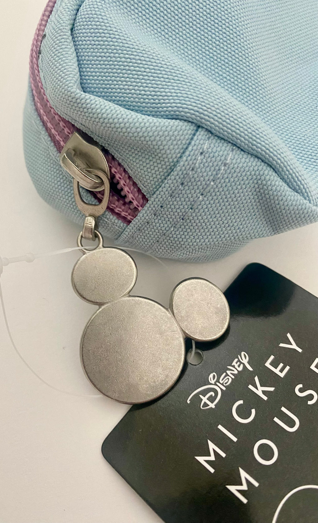 Hellblaues Disney Mickey & Minnie Mouse Mäppchen mit rosa Reißverschluss und Mickey-Mouse-Anhänger Anhänger