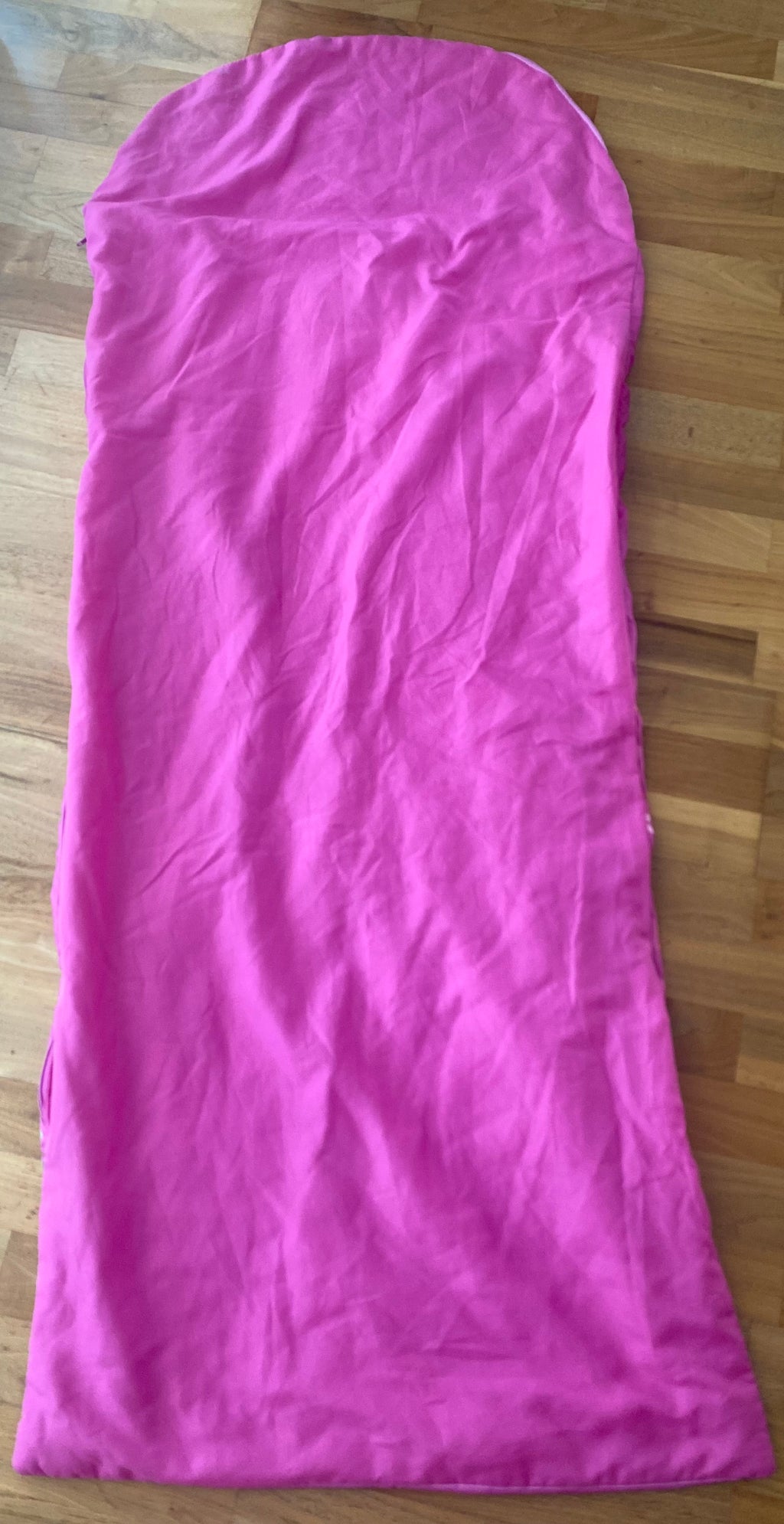 Disney Rapunzel Kinderschlafsack in Pink mit großem Prinzessinnen-Motiv und Blumenmuster
Rückseite