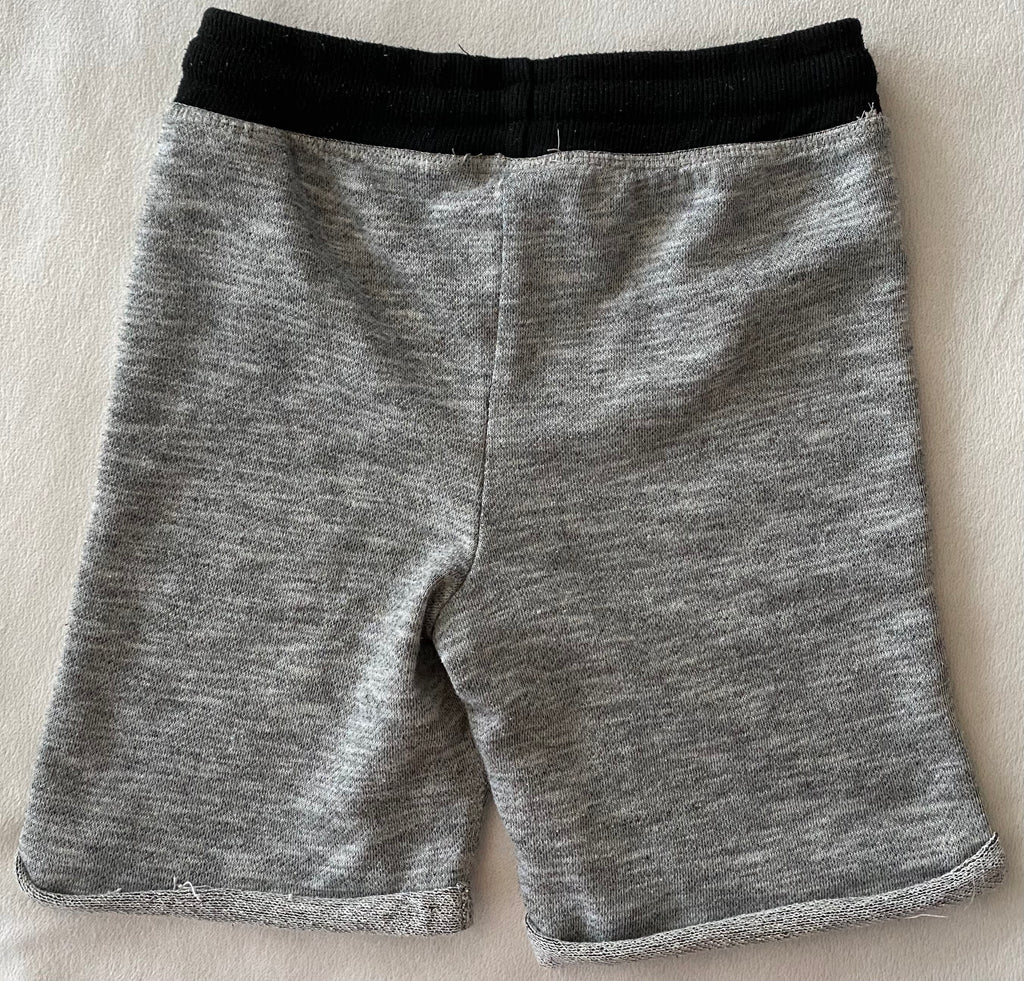 Dopodopo Shorts Jungen grau Gr. 110 kurze Hose mit elastischem Bund bequem Sommer flach liegend Vorderseite