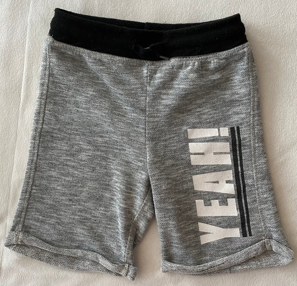 Dopodopo Shorts Jungen grau Gr. 110 kurze Hose mit elastischem Bund bequem Sommer flach liegend Vorderseite