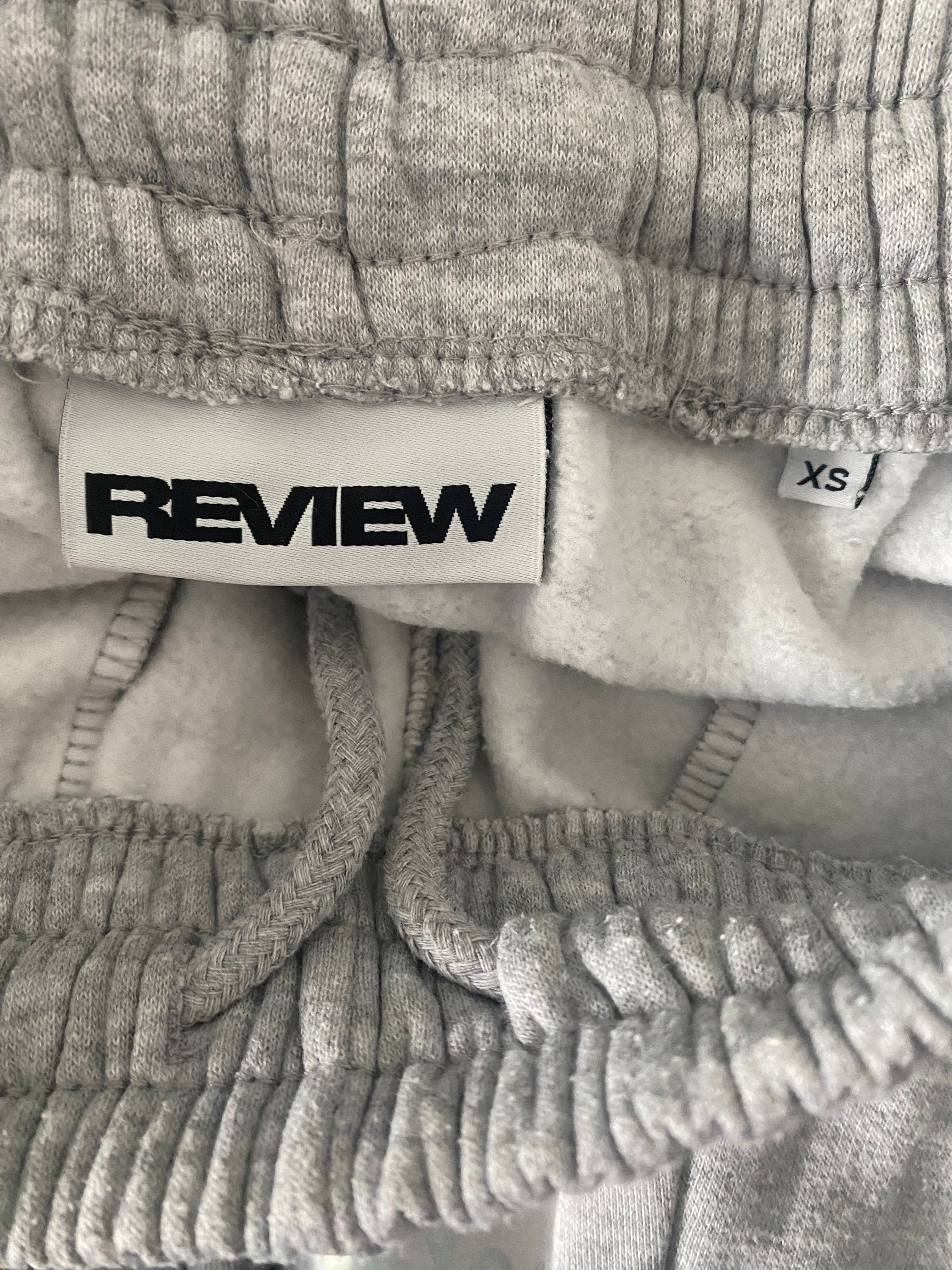 Graue REVIEW Jogginghose in Größe XS mit Logo-Print auf der Vorderseite – Markenlogo Größenetikett