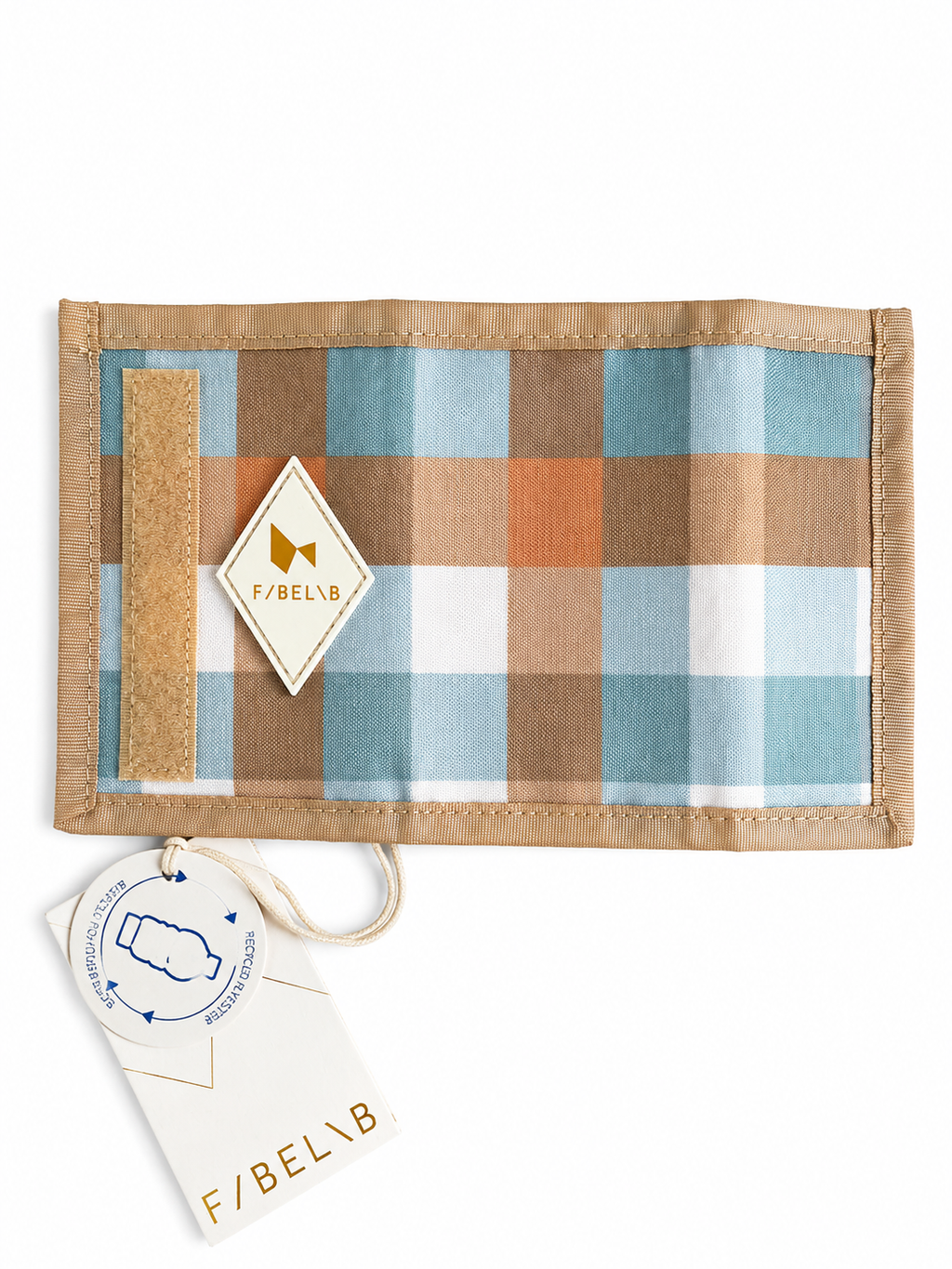 F/BEL\B Tasche mit blau-beige-braunem Karomuster, Markenlogo und Originalanhängern aus recyceltem Polyester