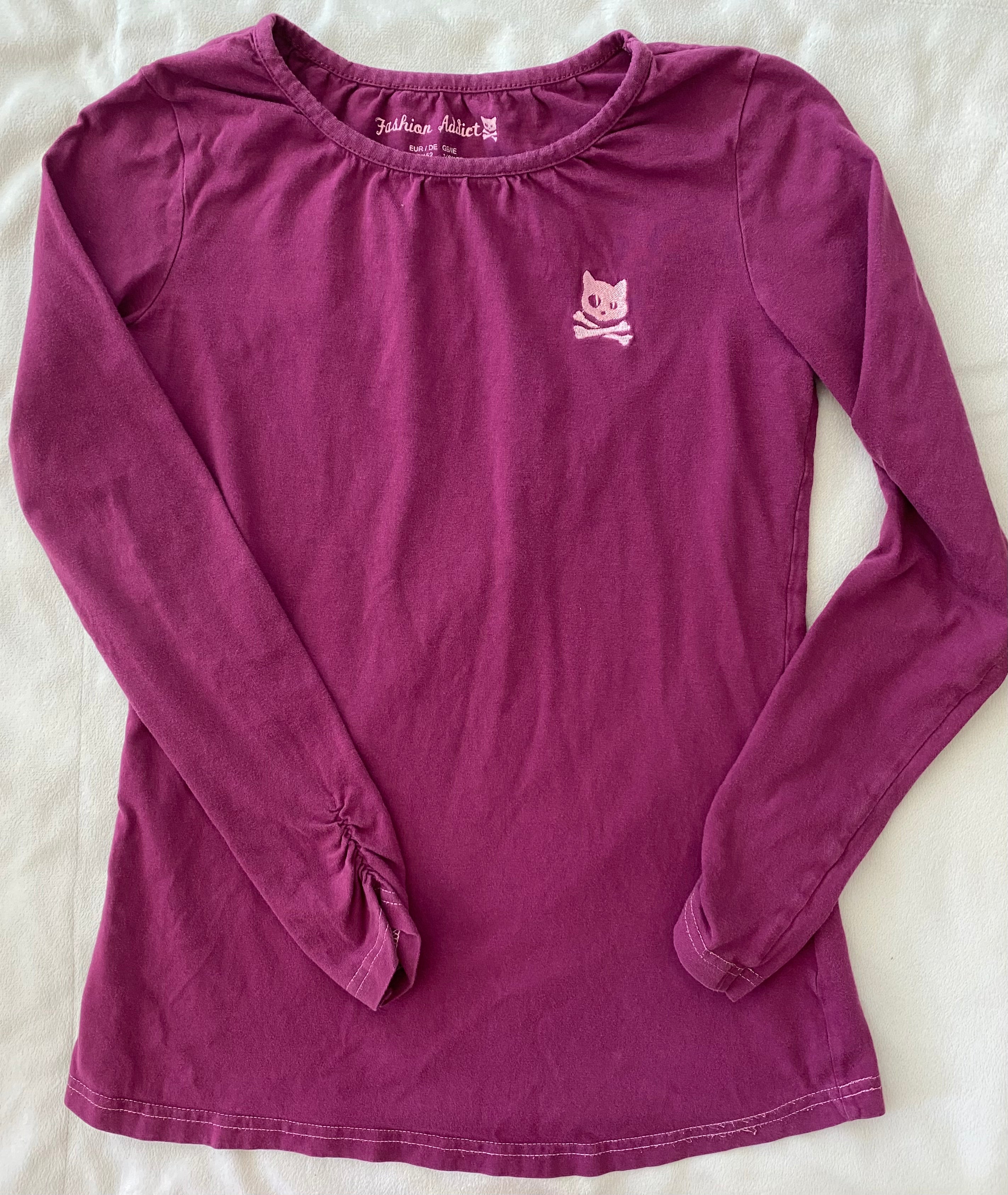 Fashion Addict Mädchen Langarmshirt beere Größe 146 152 vorne mit kleinem Motiv Katze