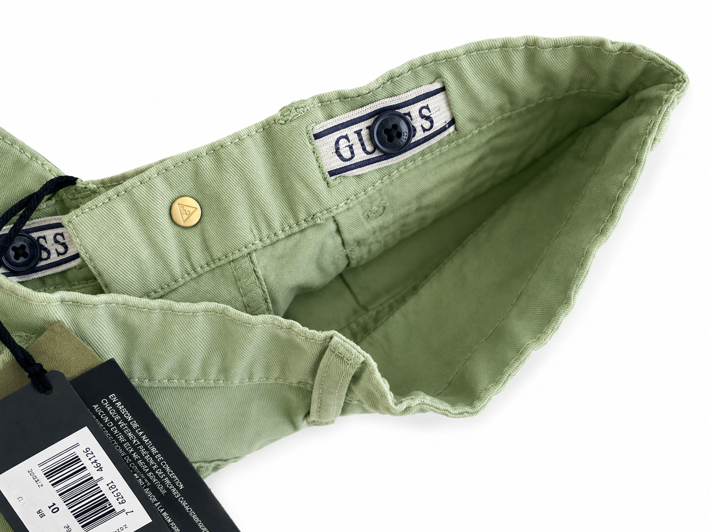 Guess Mädchen Shorts Größe 140 in Salbeigrün, neu mit Etikett, hochwertige Sommer-Shorts mit goldfarbenen Knöpfen und klassischem 5-Pocket-Design. Innenbund.