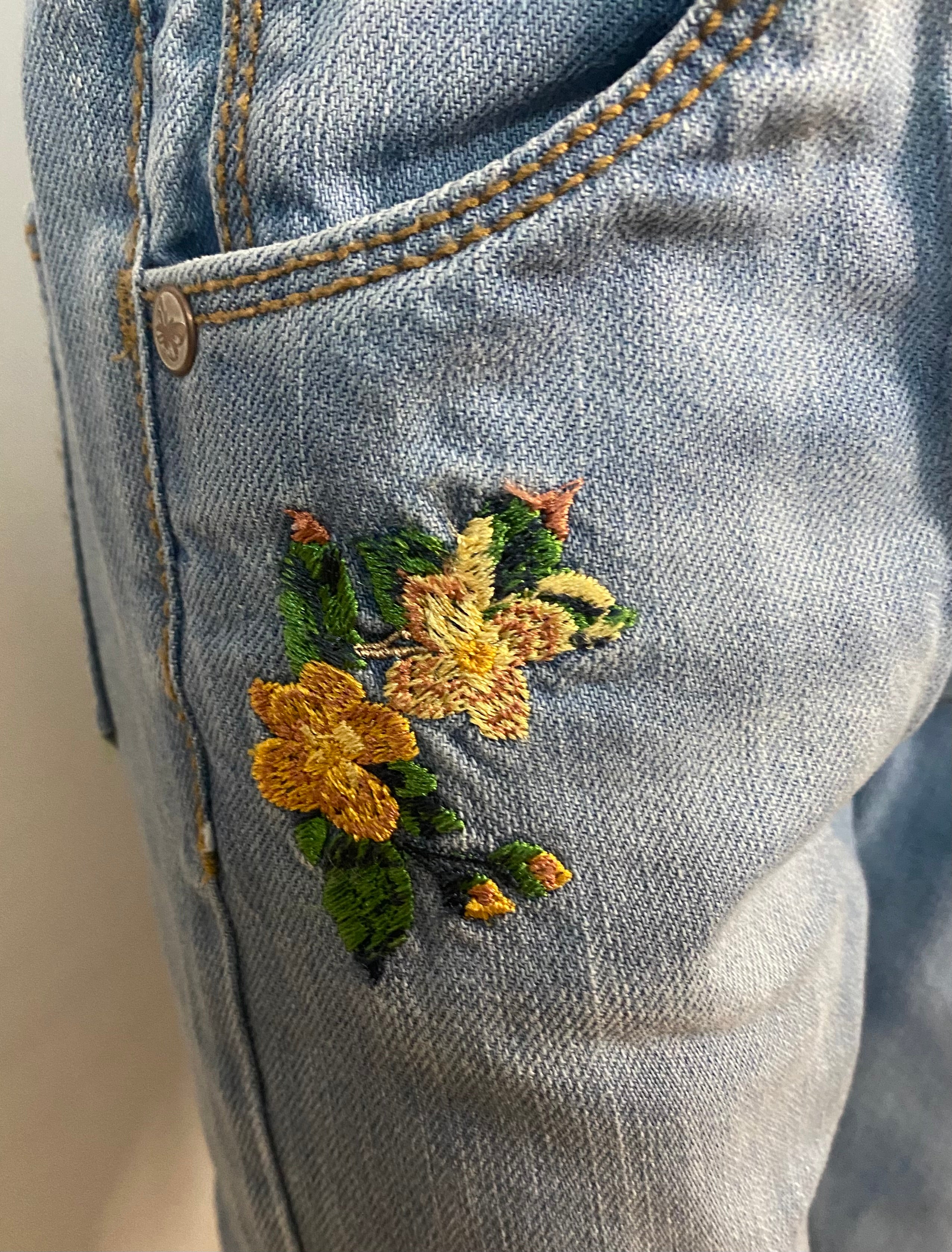 NEXT - Jeans - mit Bestickung - hellblau - Mädchen - Gr. 110 - neuwertig