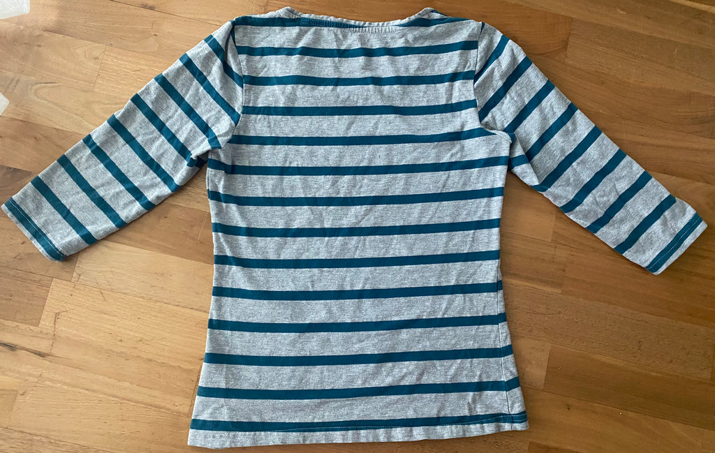 Janina Stretch Damen 3/4-Arm-Shirt in Grau mit petrolfarbenen Streifen Rückseite