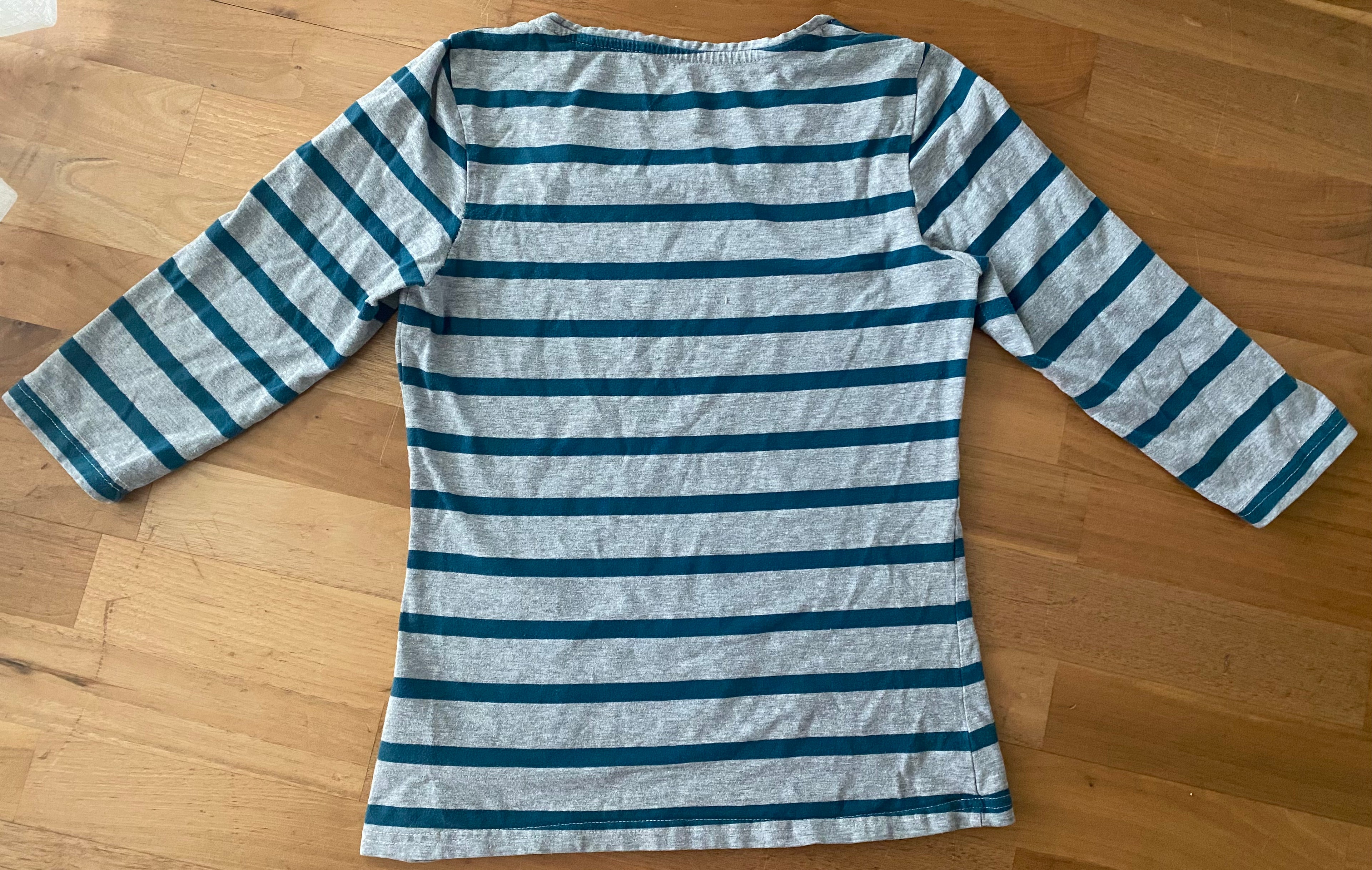 Janina Stretch Damen 3/4-Arm-Shirt in Grau mit petrolfarbenen Streifen Rückseite