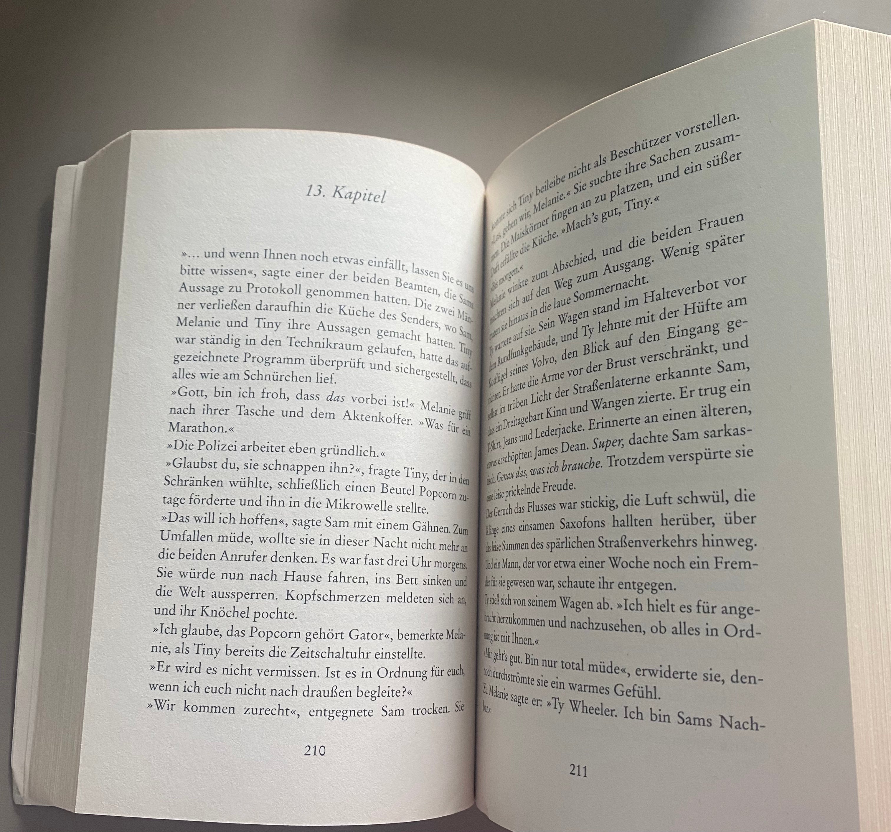 Lisa Jackson Bitter sollst du büßen Taschenbuch Lady Thriller gebraucht mit grün-schwarzem Cover und roten On-Air-Schriftzug Detailansicht