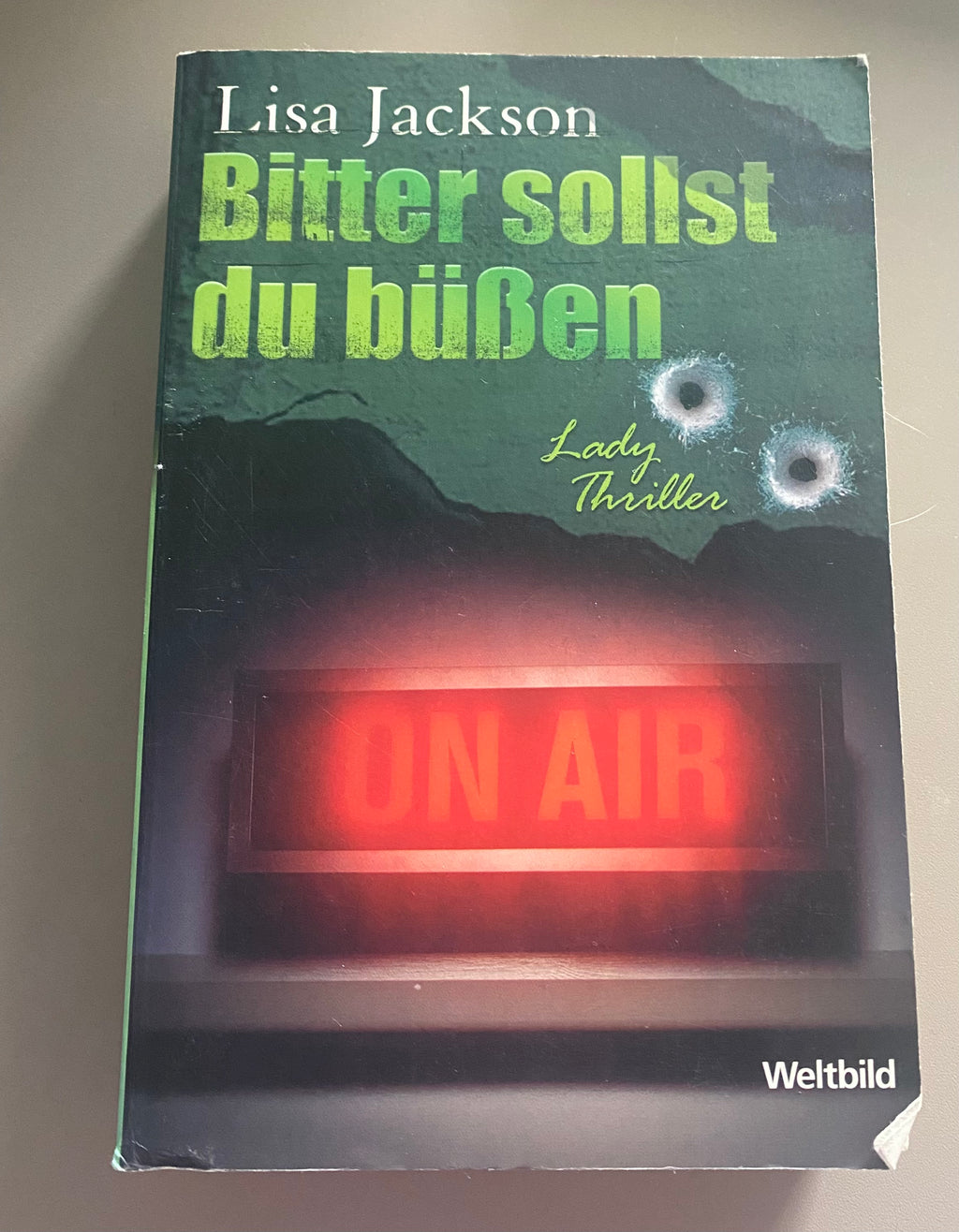 Lisa Jackson Bitter sollst du büßen Taschenbuch Lady Thriller gebraucht mit grün-schwarzem Cover und roten On-Air-Schriftzug Vorderseite
