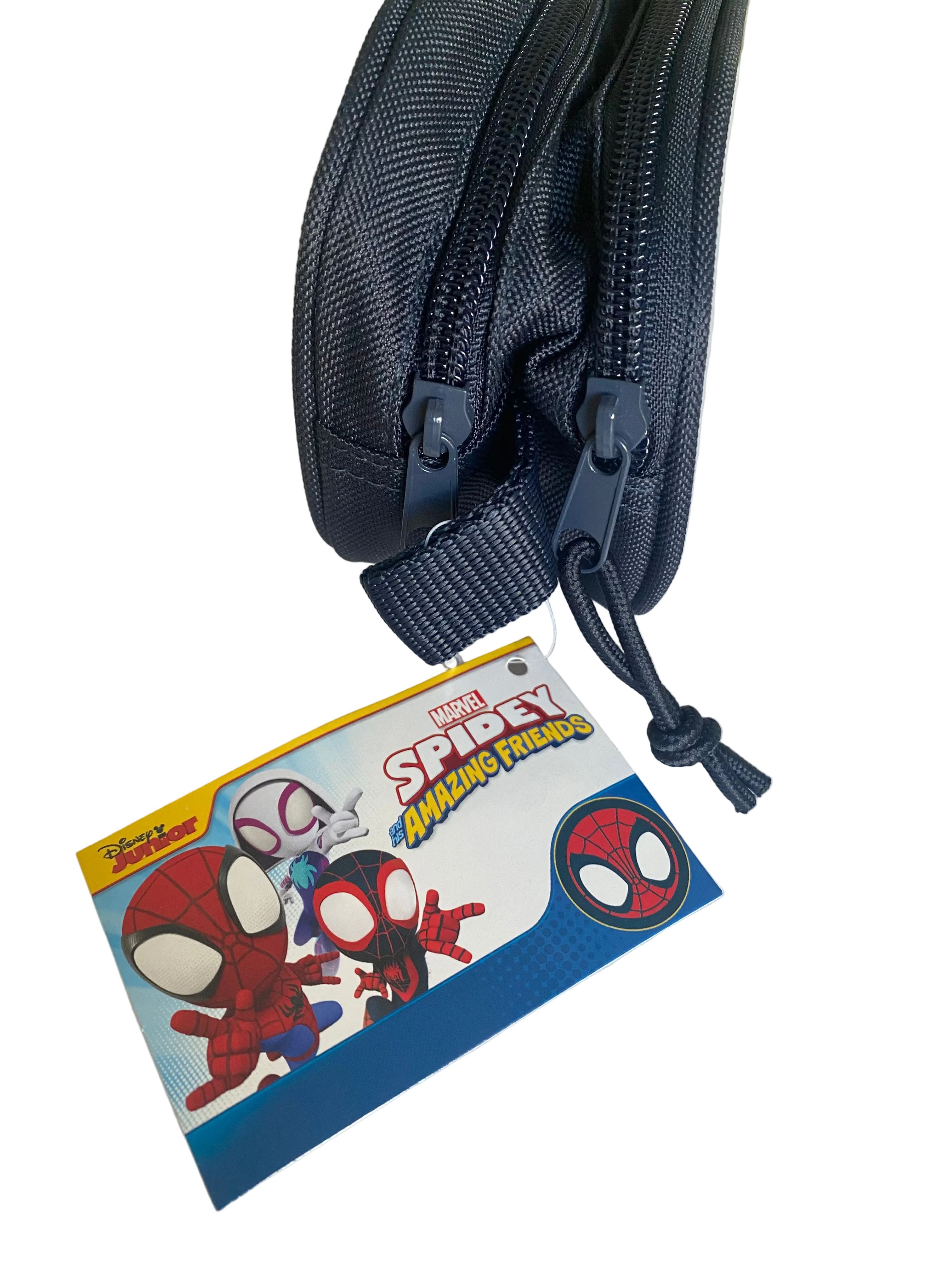 Dunkelblaues Marvel Spider-Man Federmäppchen mit buntem Versus-Motiv und mehreren Spider-Man Figuren Detailansicht