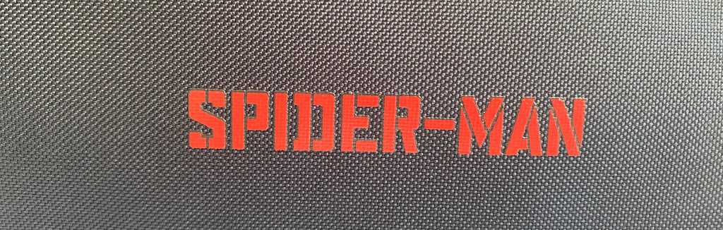 Schwarzes Marvel Spider-Man Federmäppchen mit großem Spider-Man-Motiv Nahaufnahme Spider-Man