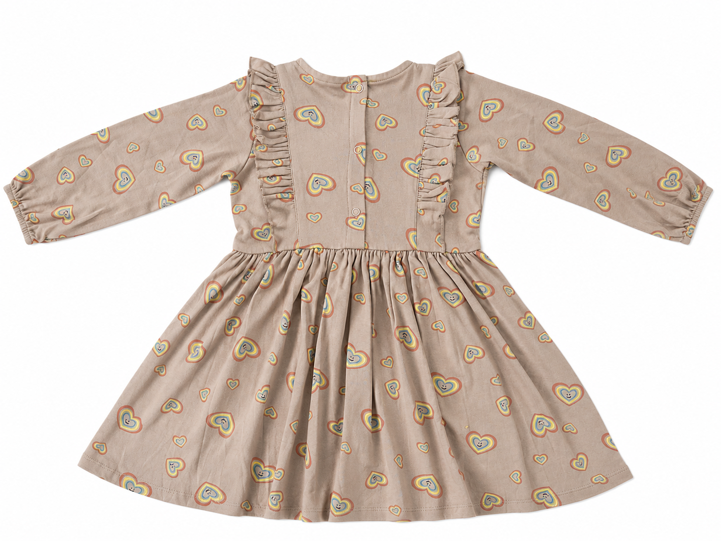 Molo Langarmkleid in Beige mit buntem Herzmuster und Rüschen in Größe 92 auf weißem Hintergrund.