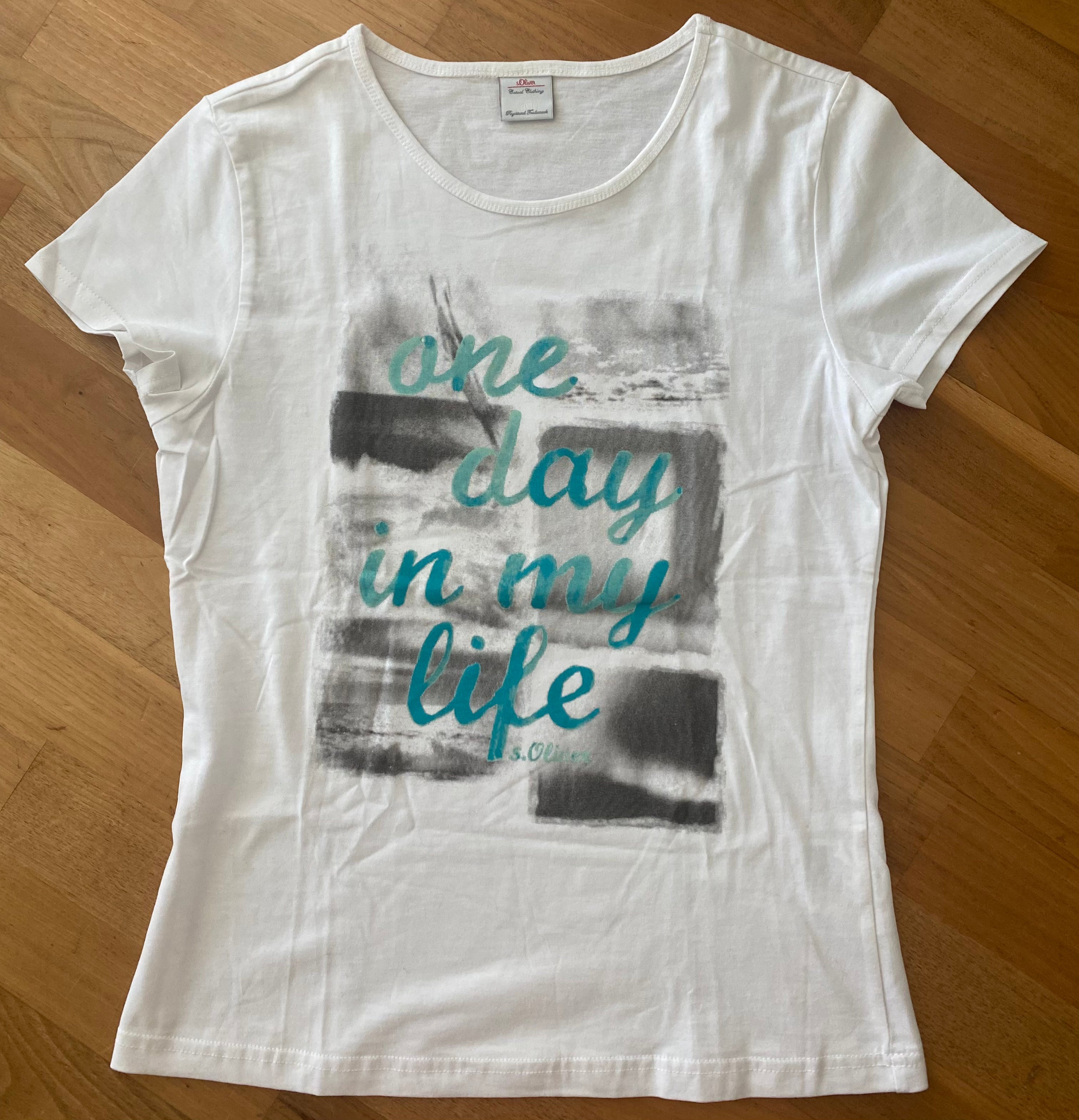 Weißes S. Oliver Mädchen-Shirt in Größe 164 mit grauem und türkisem Schriftprint auf der Vorderseite 