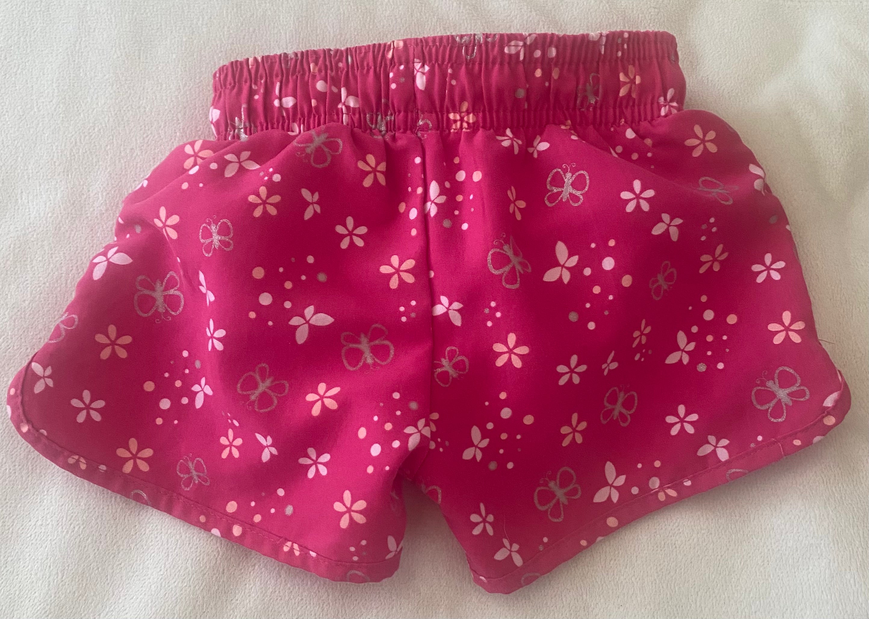Sterntaler Mädchen Badehose pink mit Blumen und Schmetterling Motiv Rückseite Kinder Badeshorts