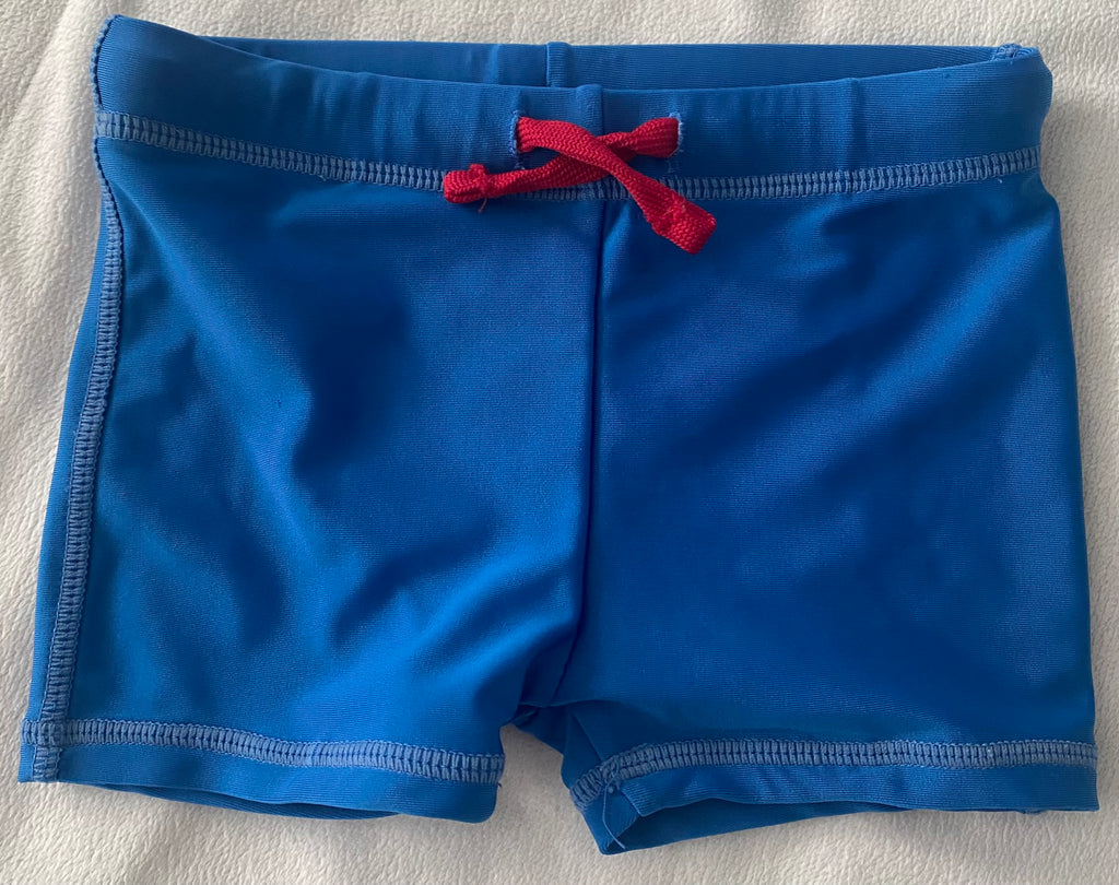 Kinder Badehose Jungen Größe 80 blau mit roter Kordel Orsolino Vorderansicht sportlich