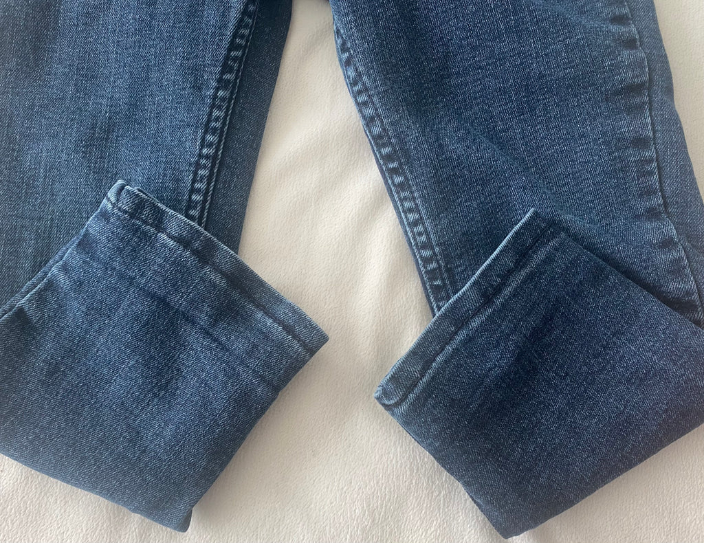Kinder Jeans dunkelblau Größe 116 Detail Innenfutter Beinabschluss weich umgeschlagen