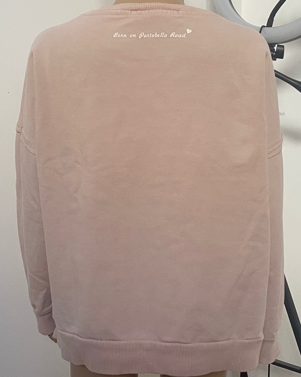Rückseite rosa Mädchen Sweatshirt von Pepe Jeans mit Schriftzug – Größe 116 - Rückseite